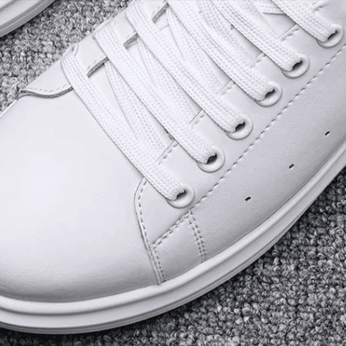 FORCIANO AURAS white elevator sneakers close-up showing the leather upper, laces and toe detail.