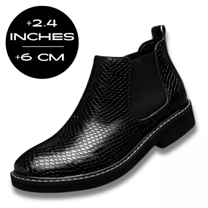 FORCIANO CROXTON black textured leather elevator boot in a front three-quarter view with an up to 6 cm / 2.4" height graphic.