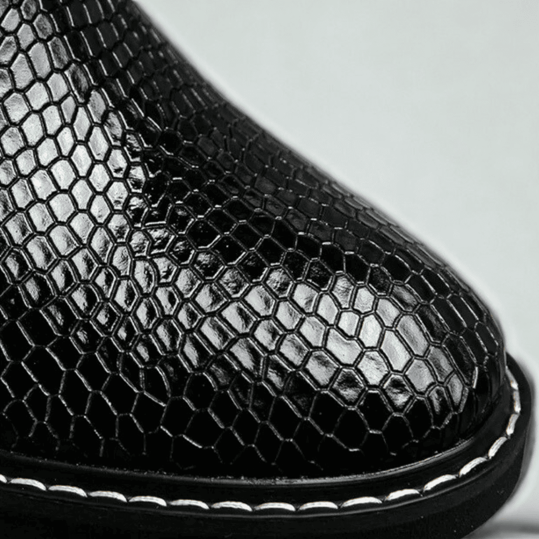 FORCIANO CROXTON black textured leather boot close-up showing the glossy toe finish and contrast welt stitching.