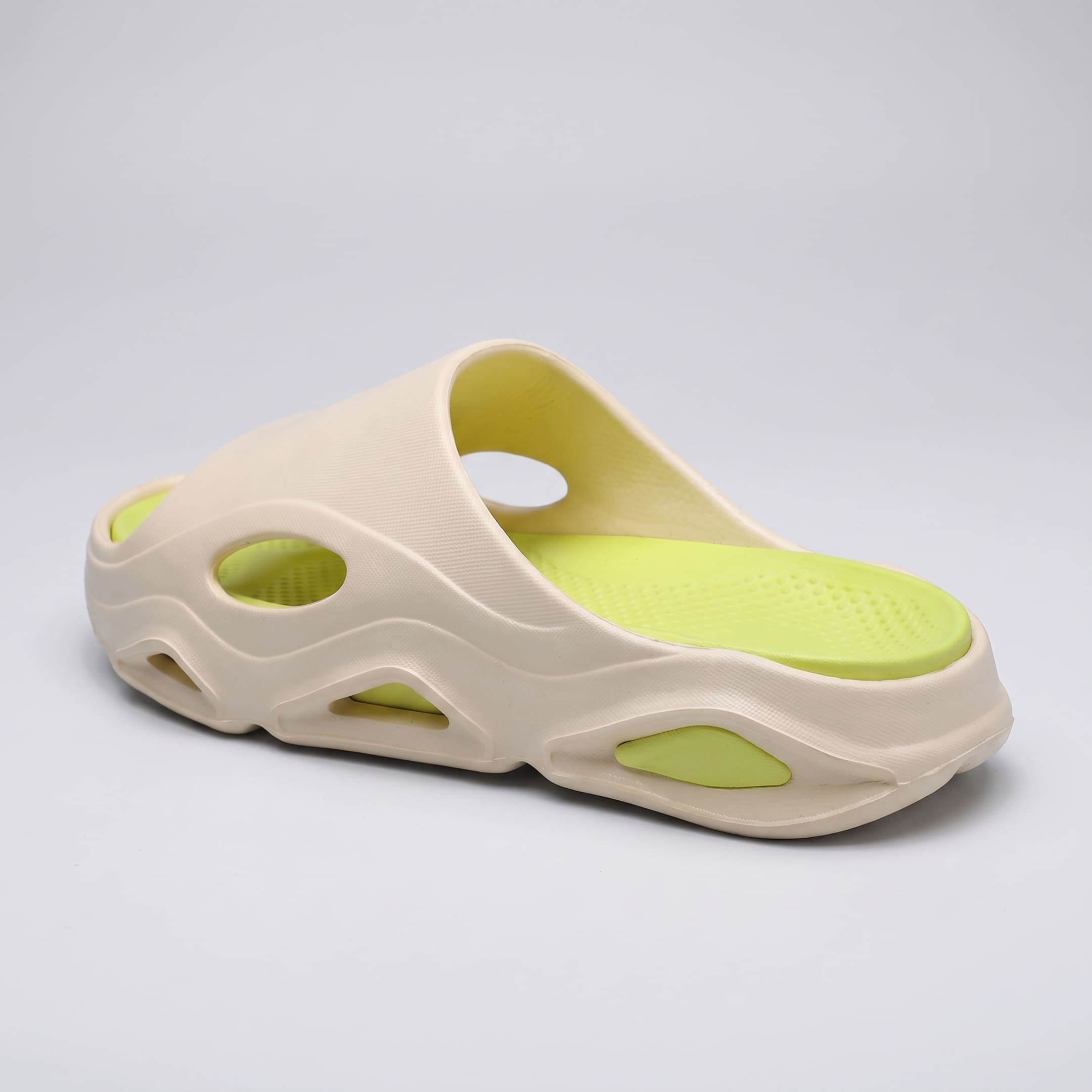 Single cream-and-green FORCIANO VECTOR sandal shown from a rear three-quarter angle, highlighting the EVA form of the height increasing shoes.